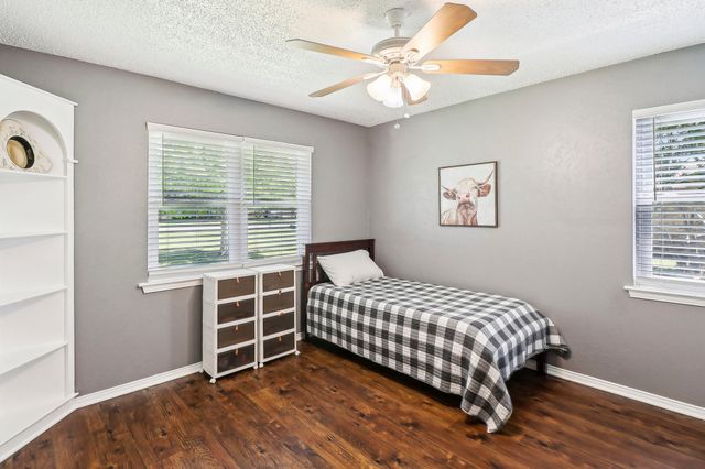 131 Carol Lane, Pecan Hill, TX 75154