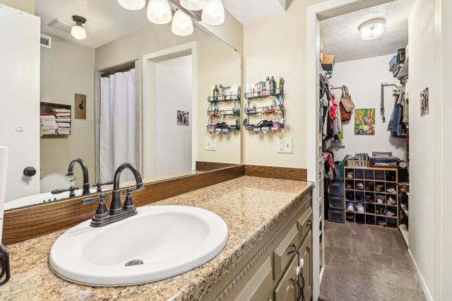 131 Carol Lane, Pecan Hill, TX 75154