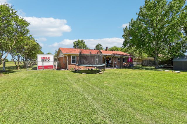 131 Carol Lane, Pecan Hill, TX 75154