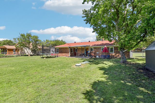131 Carol Lane, Pecan Hill, TX 75154