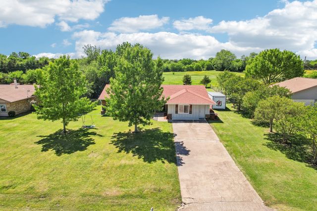 131 Carol Lane, Pecan Hill, TX 75154