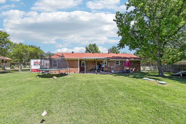 131 Carol Lane, Pecan Hill, TX 75154