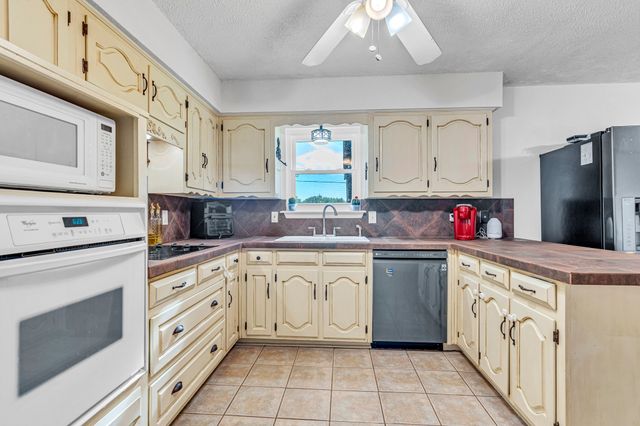 131 Carol Lane, Pecan Hill, TX 75154