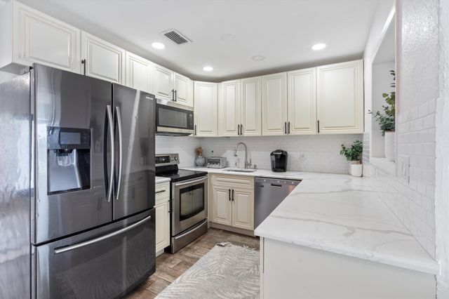 2240 NE 37th St, Lighthouse Point, FL 33064