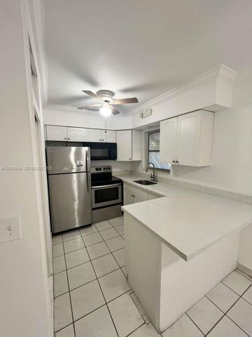 2450 Lincoln St 7, Hollywood, FL 33020