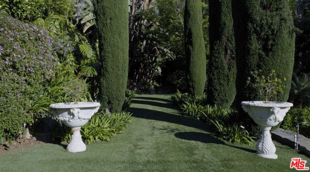 729 Bel Air Road, Los Angeles, CA 90077