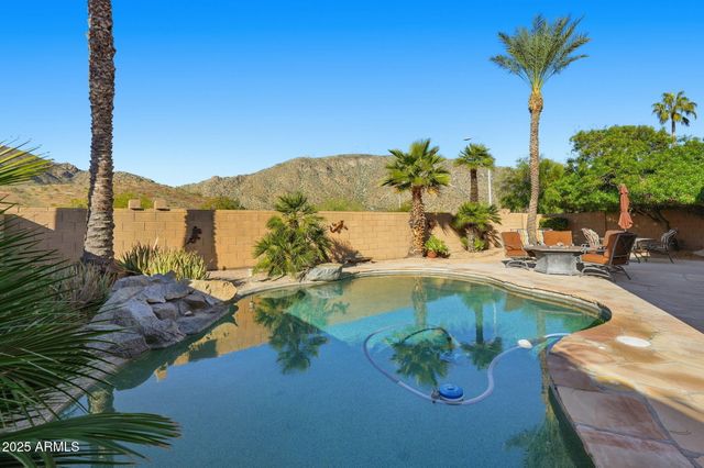 718 E MOUNTAIN SAGE Drive, Phoenix, AZ 85048