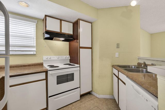 1401 Village Boulevard 1917, West Palm Beach, FL 33409