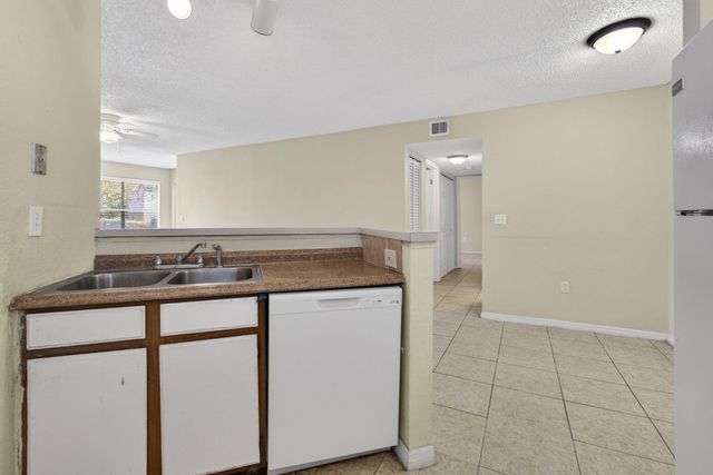 1401 Village Boulevard 1917, West Palm Beach, FL 33409