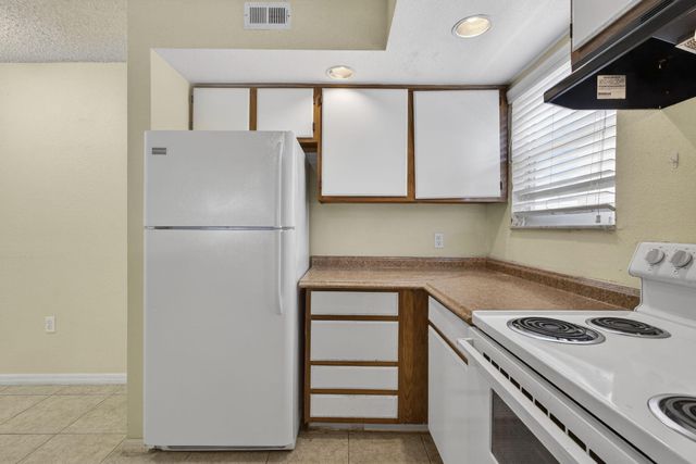 1401 Village Boulevard 1917, West Palm Beach, FL 33409