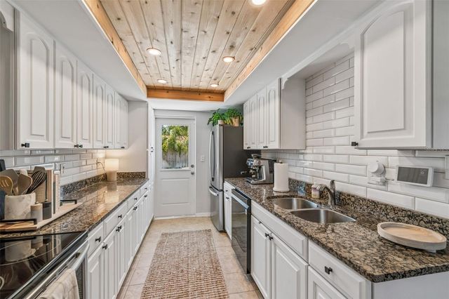 4100 W TYSON AVENUE, Tampa, FL 33611