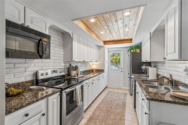 4100 W TYSON AVENUE, Tampa, FL 33611