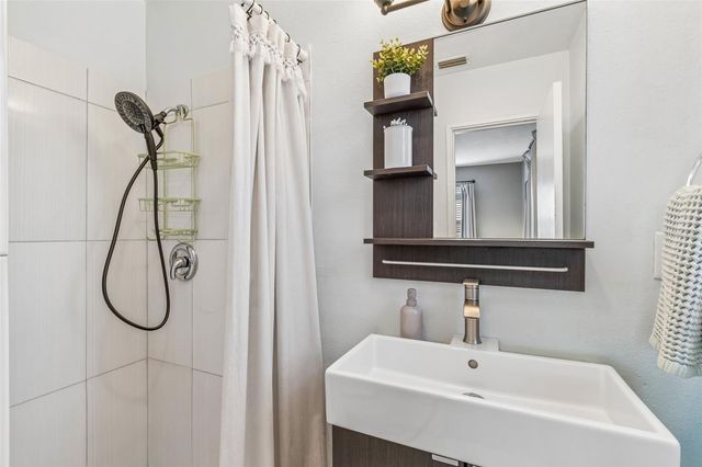 4100 W TYSON AVENUE, Tampa, FL 33611