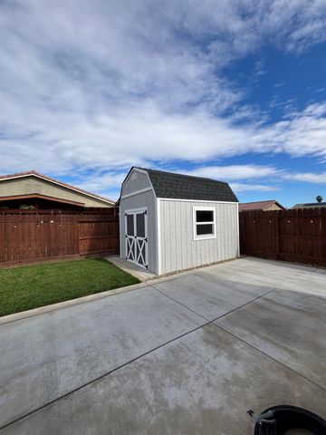 1434 Hayley St, Los Banos, CA 93635