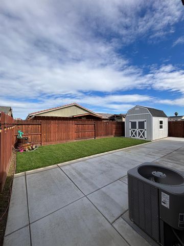 1434 Hayley St, Los Banos, CA 93635