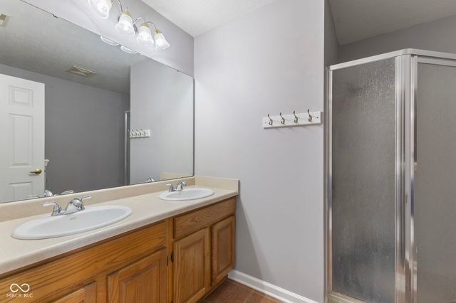 910 N Buck Creek Road, Greenfield, IN 46140