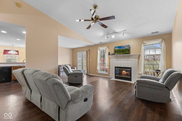 910 N Buck Creek Road, Greenfield, IN 46140