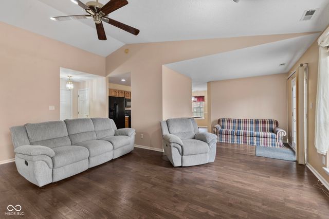 910 N Buck Creek Road, Greenfield, IN 46140