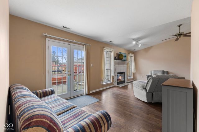 910 N Buck Creek Road, Greenfield, IN 46140