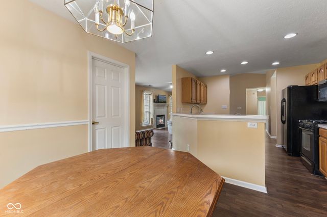 910 N Buck Creek Road, Greenfield, IN 46140