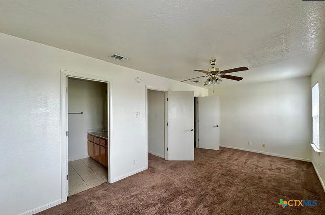 1401 Chips, Killeen, TX 76549