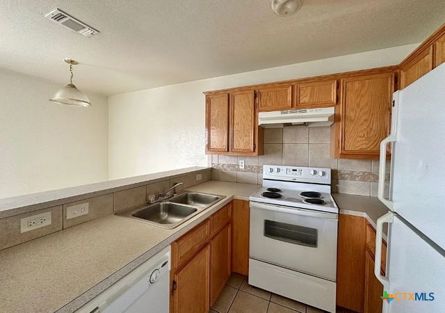 1401 Chips, Killeen, TX 76549