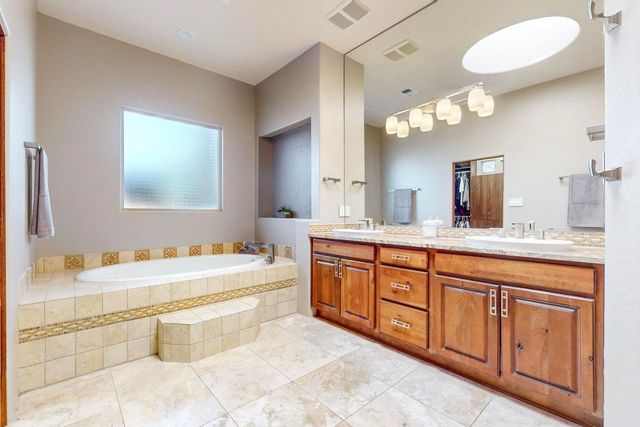 1317 22nd Avenue SE, Rio Rancho, NM 87124