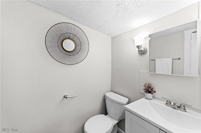 7686 Pinehurst Drive, Mentor On The Lake, OH 44060