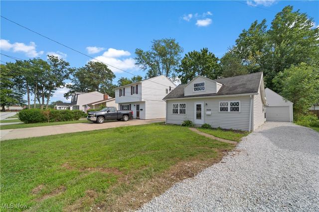 7686 Pinehurst Drive, Mentor On The Lake, OH 44060