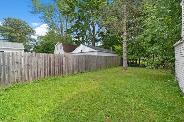 7686 Pinehurst Drive, Mentor On The Lake, OH 44060