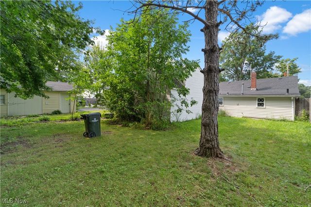 7686 Pinehurst Drive, Mentor On The Lake, OH 44060