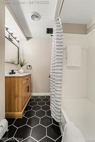 36626 Chatham Court, Clinton Township, MI 48035