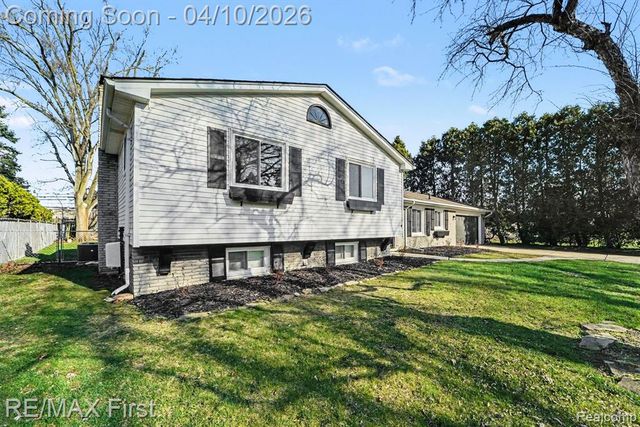 36626 Chatham Court, Clinton Township, MI 48035