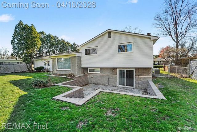 36626 Chatham Court, Clinton Township, MI 48035