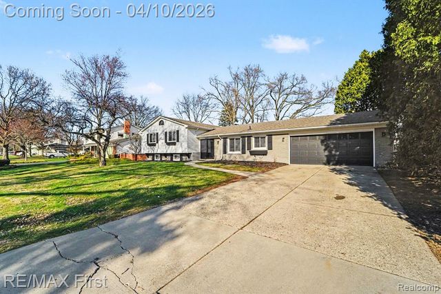 36626 Chatham Court, Clinton Township, MI 48035