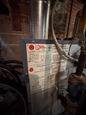 57 Reed St, Agawam, MA 01001