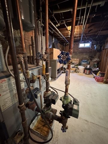 57 Reed St, Agawam, MA 01001