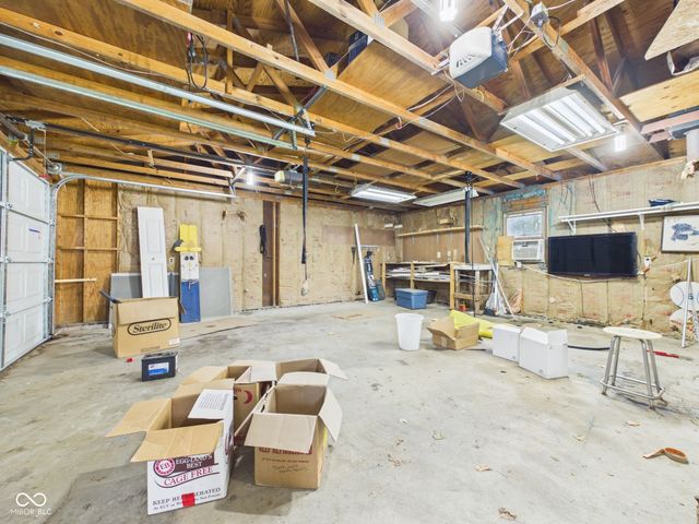 558 Central Avenue, Middletown, IN 47356