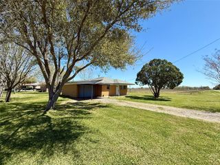 402 N 1st Street, Beasley, TX 77417