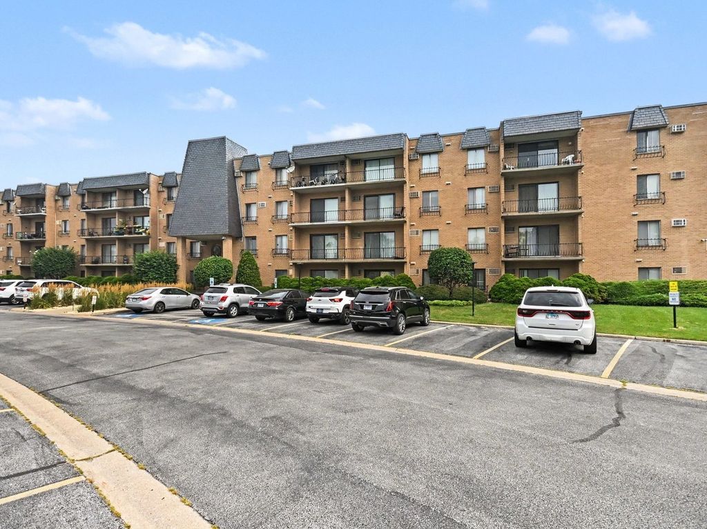 931 W Arquilla Drive 413, Glenwood, IL 60425