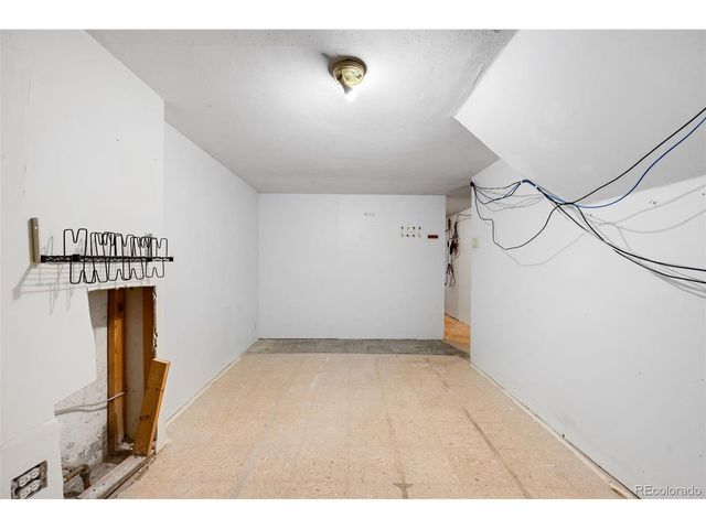 2815 Elm St, Denver, CO 80207