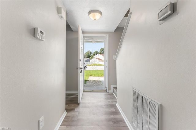 5 Longleaf CT, Hampton, VA 23666