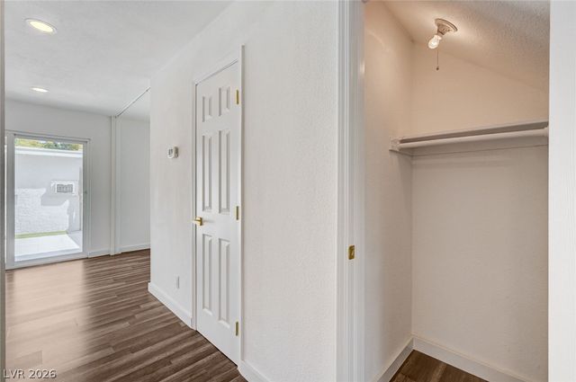 571 Greenbriar Townhouse Way, Las Vegas, NV 89121