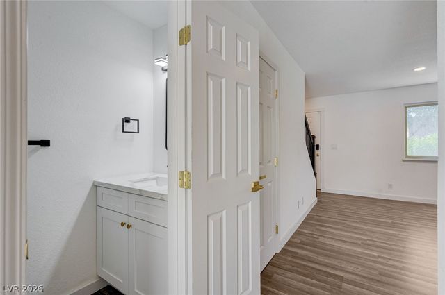 571 Greenbriar Townhouse Way, Las Vegas, NV 89121