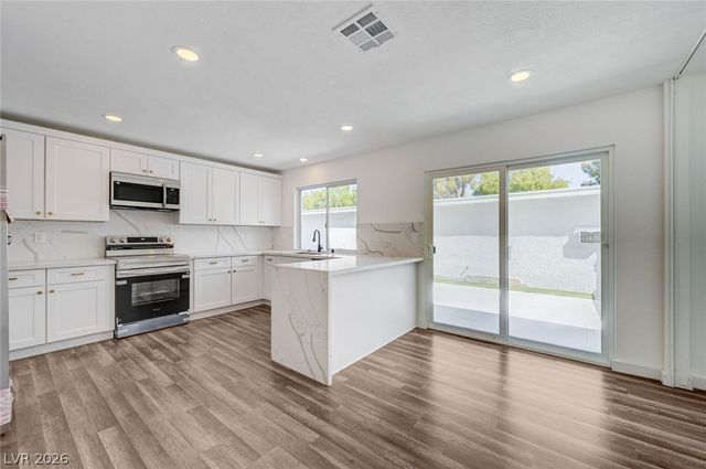 571 Greenbriar Townhouse Way, Las Vegas, NV 89121