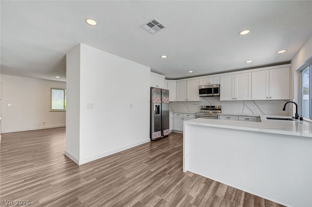 571 Greenbriar Townhouse Way, Las Vegas, NV 89121