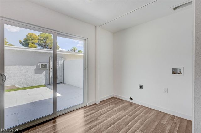 571 Greenbriar Townhouse Way, Las Vegas, NV 89121