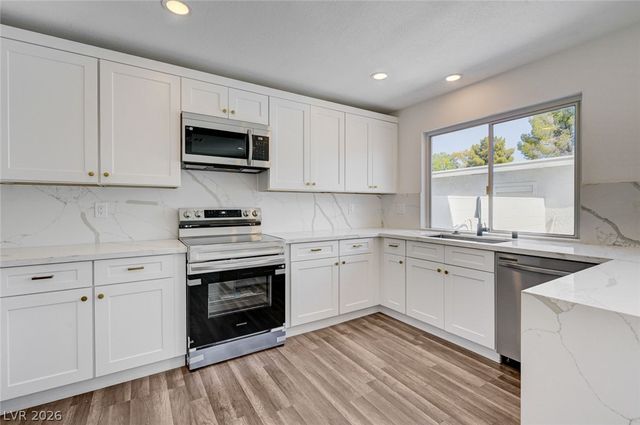 571 Greenbriar Townhouse Way, Las Vegas, NV 89121