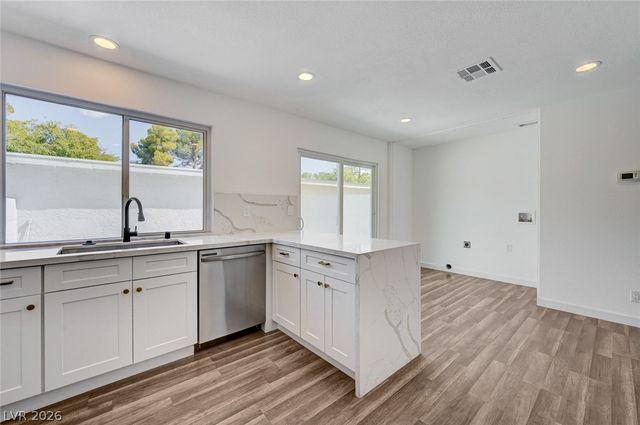 571 Greenbriar Townhouse Way, Las Vegas, NV 89121