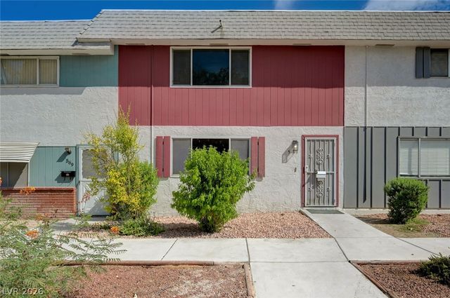 571 Greenbriar Townhouse Way, Las Vegas, NV 89121